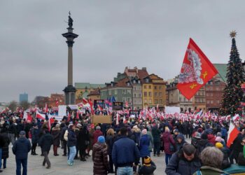 Protesty przeciw planom Nowackiej w całej Polsce. „Tak dla edukacji! Nie dla deprawacji!”