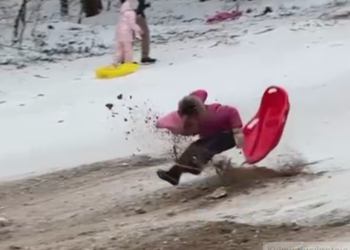 Ślizgawka na Górce Tatrzańskiej pokazała stan miasta… „Lecimy wprost twarzą w przepaść” – komentują internauci