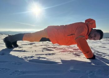 Pompki na śniegu nie pomogły. Trzaskowski dramatycznie traci poparcie społeczne