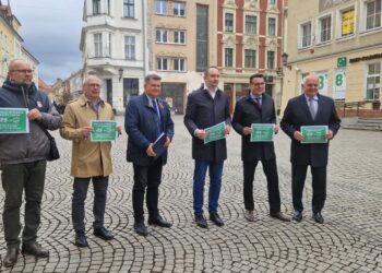 Już nie trzy, a osiem tysięcy złotych dla każdego migranta! Takie są wytyczne UE. – A wszystko kosztem Polaków – mówili lubuscy politycy PiS