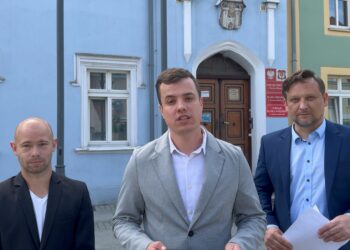 Mieszkańcy Nowego Miasteczka nie chcą wiatraków. Czy burmistrz z Platformy ich posłucha?