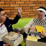 „Deinstytucjonalizacja” czy likwidacja troski? Znów niepewna przyszłość Domu Chłopaków w Broniszewicach - 668730758 988092680400627 1109988562826087526 n