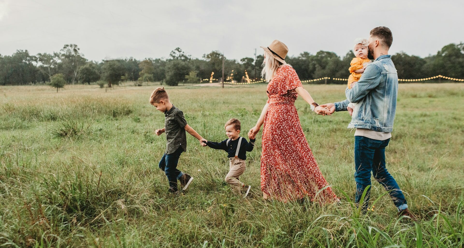 🎧 Polska wymiera, bo „dom podzielony się nie ostoi” - jessica rockowitz 5NLCaz2wJXE unsplash e1777448514892