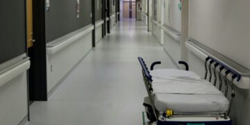 Czarny tydzień w szpitalach. Tętno słabnie, a rząd mówi „poczekajcie jeszcze”