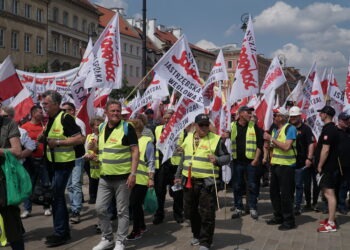 Wielka manifestacja „Solidarności” w Warszawie: „Idę dla swoich wnuków” [ZDJĘCIA]