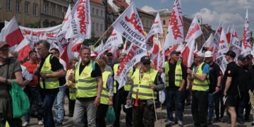 Wielka manifestacja „Solidarności” w Warszawie: „Idę dla swoich wnuków” [ZDJĘCIA]