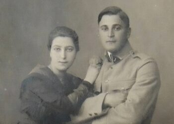 Dziadkiem Angeli Merkel jest/był Ludwik Marian Kaźmierczak urodzony 17 października 1896 w Poznaniu. Umarł w Berlinie 1959 roku w dzielnicy Karlshorst, która znajdowała się w radzieckim sektorze okupacyjnym, czyli na terytorium ówczesnej Niemieckiej Republiki Demokratycznej.