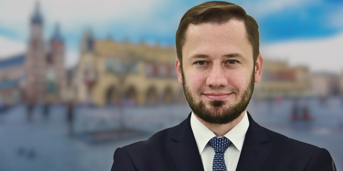 Według sondażowych wyników referendum mieszkańcy Krakowa zdecydowali o odwołaniu prezydenta Aleksandra Miszalskiego oraz rady miejskiej, wysyłając mocny sygnał politykom w całej Polsce.