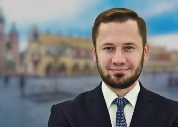 Według sondażowych wyników referendum mieszkańcy Krakowa zdecydowali o odwołaniu prezydenta Aleksandra Miszalskiego oraz rady miejskiej, wysyłając mocny sygnał politykom w całej Polsce.