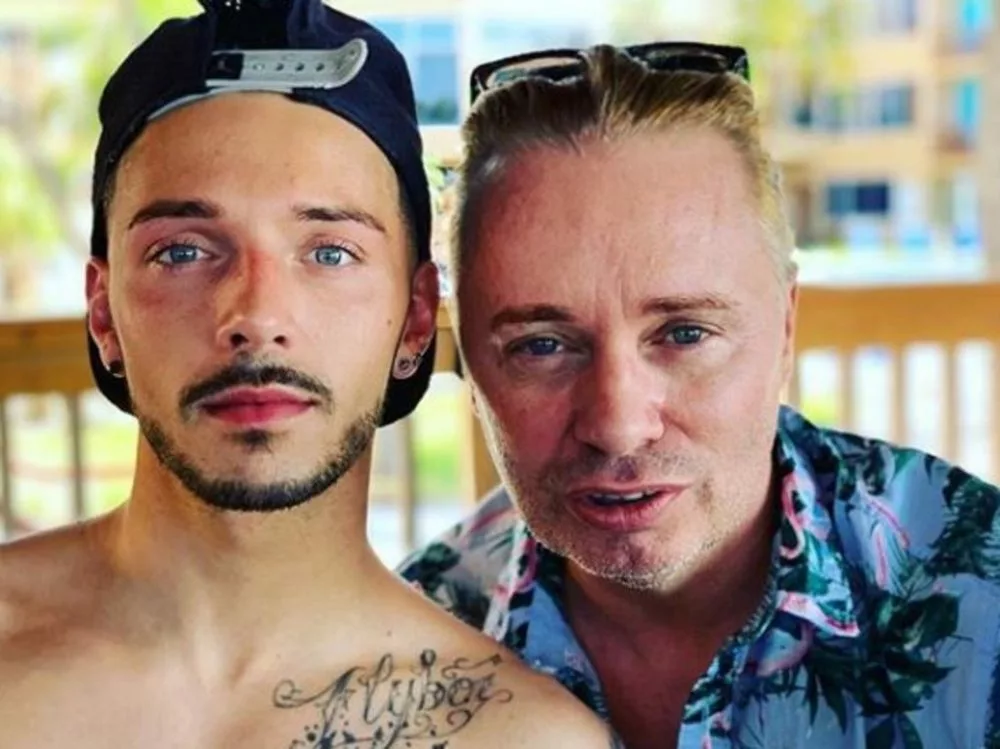Kolejne skandale wokół ikon ruchu LGBT. Gwałty, handel ludźmi i seksualne wykorzystywanie słabszych 2 Barrie Drewitt-Barlow razem ze swoim partnerem Scottem Drewitt-Barlow zostali oskarżeni m.in. o gwałty, napaści seksualne oraz handel ludźmi w celu seksualnego wykorzystywania. To ikony ruchu LGBT w UK