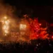 Circoloco: kompleksy warszawskich elit leczone chamstwem i hałasem 10 Dewastacja i bałagan w Pałacu w Wilanowie była zaplanowana, awantura w mediach i protesty mieszkańców też. Przekraczanie wszelkich norm i zasad bowiem to znak firmowy Circoloco. Circoloco bowiem to przedsięwzięcie biznesowe opierające się na chuligaństwie jako dźwigi reklamowej. Firma ta nie zrobiła w Warszawie niczego z czego nie była by znana. Zrobiła jedynie to z czego słynie i z czego czerpie zyski.