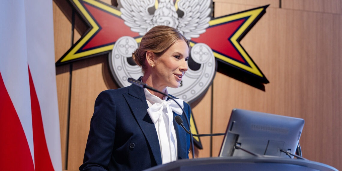 Pielęgniarka „aniołem i nadzieją”. Pierwsza Dama zwróciła uwagę na rolę personelu medycznego 1 „Pielęgniarstwo to praca serca” – podkreślała Pierwsza Dama Marta Nawrocka podczas uroczystości z okazji Międzynarodowego Dnia Pielęgniarki i Dnia Położnej w Wojskowym Instytucie Medycznym - Państwowym Instytucie Badawczym w Warszawie.