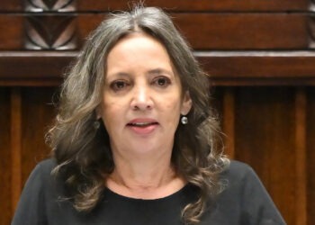 Dagmara Pawełczyk-Woicka zrezygnowała z funkcji przewodniczącej KRS, a jej odejście natychmiast stało się kolejnym elementem ostrego polityczno-prawnego sporu o wymiar sprawiedliwości w Polsce.