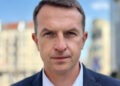 Adam Szłapka znalazł się w centrum politycznej burzy po publikacjach dotyczących jego oświadczeń majątkowych i posiadanych akcji