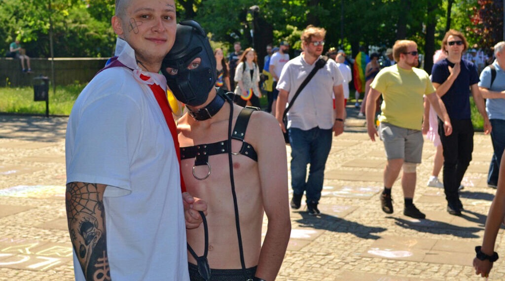 działacz LGBT Jakub Łoziczonek został skazany za wpisy wymierzone w Kaję Godek. Sąd wymierzył mu karę trzech miesięcy bezwzględnego więzienia za kierowanie gróźb i agresywnych komentarzy wobec znanej działaczki pro-life