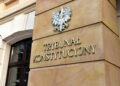Sejm wybrał prof. Sławomira Patyrę na sędziego Trybunału Konstytucyjnego. Zwolennicy kandydatury przedstawiają go jako wybitnego konstytucjonalistę. Trudno jednak uznać, że jest to postać wolna od politycznych uprzedzeń nie licujących z powagą sądu konstytucyjnego