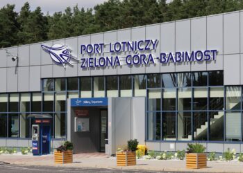 Lotnisko Babimost tonie w stratach. Samorząd województwa nadal pompuje miliony