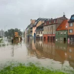 Miliony dla „powodzian” pod lupą. Pieniądze trafiły do męża działaczki KO i jej sąsiadów