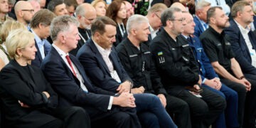 Odstraszanie - podżeganie - dążenie do pokoju? Kontrowersje wokół słów Sikorskiego [KOMENTARZ]