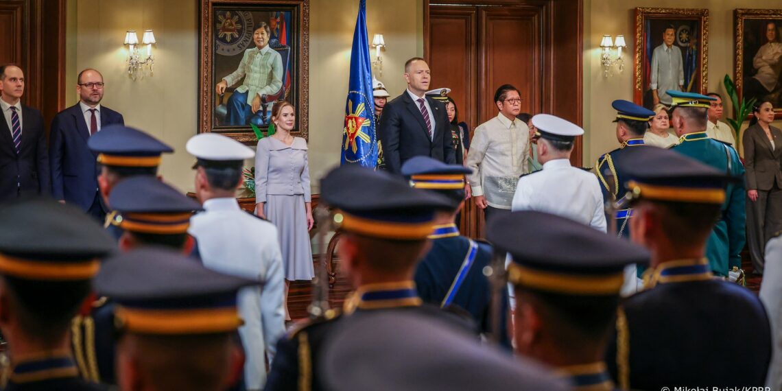 Karol Nawrocki i Manny Pacquiao. Prezydent w ringu podczas historycznej wizyty na Filipinach 1 Karol Nawrocki i Manny Pacquiao. Prezydent w ringu podczas historycznej wizyty na Filipinach