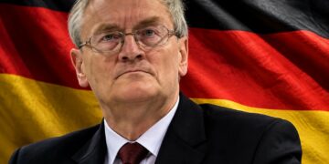 Były szef niemieckiej BND zatrzymany pod zarzutem zdrady stanu. August Hanning miał wynieść 2 tys. dokumentów